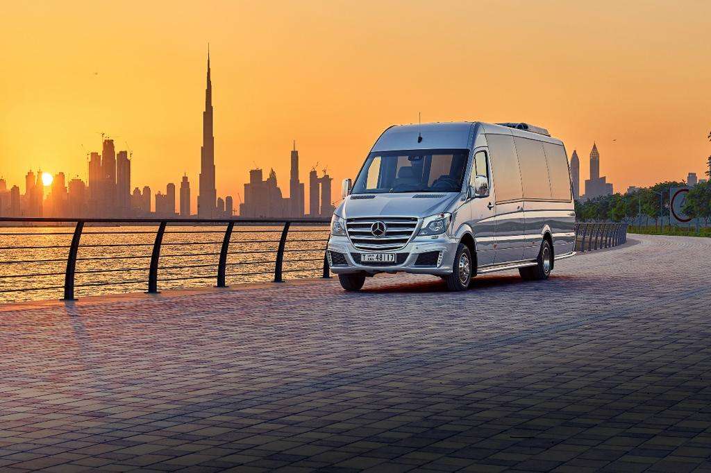 luxury minibus hire in abudhabi
